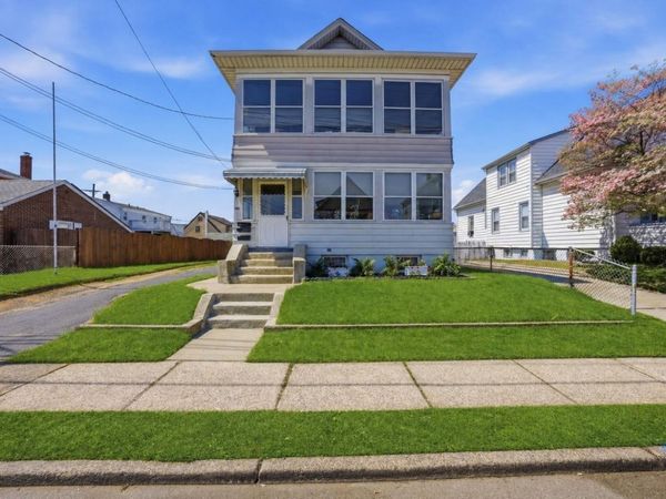 345 4th St, Saddle Brook, NJ 07663