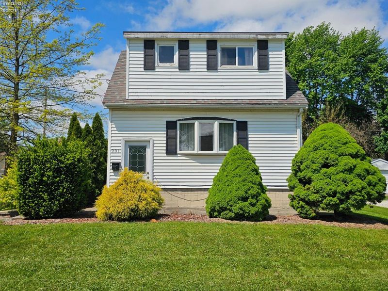 201 Brinker Street, Bellevue, OH 44811 Photo 2