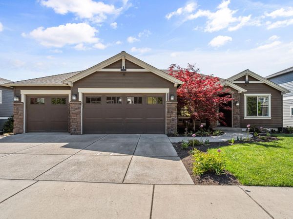 536 W La Strada Circle, Medford, OR 97504