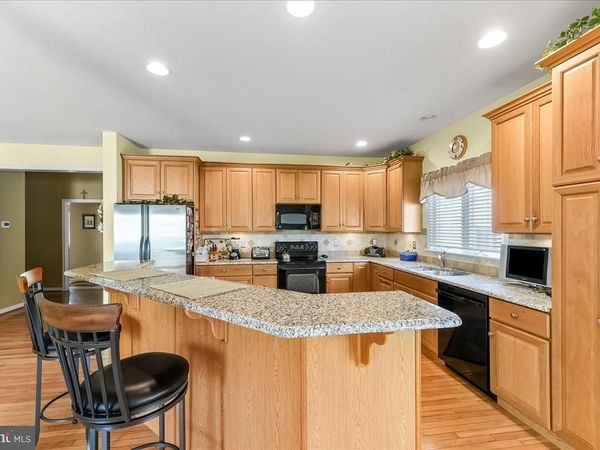 4 N HENLEY DRIVE, AVONDALE, PA 19311