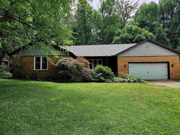 8301 LANCASTER Drive, Newburgh, IN 47630
