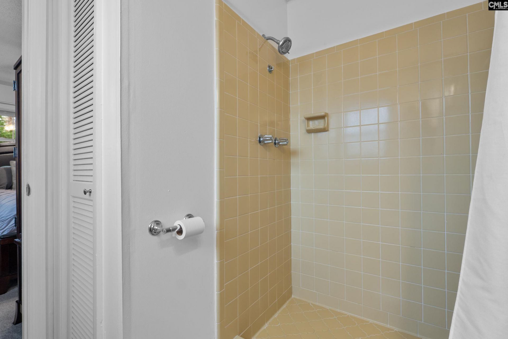424 Folkstone Road  Photo 15