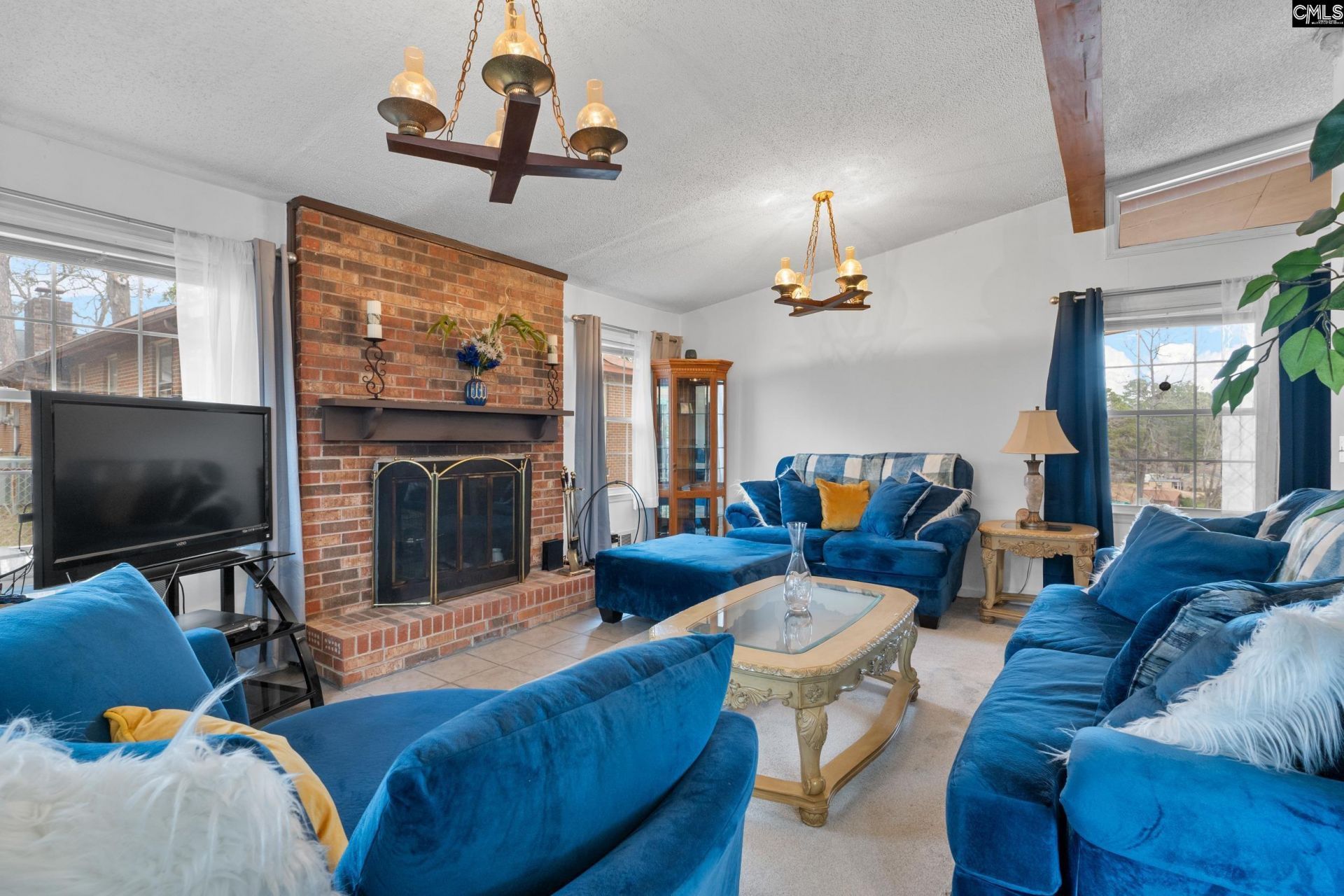424 Folkstone Road  Photo 5