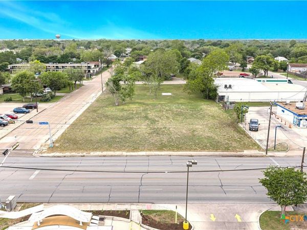 1601 N Navarro Street , Victoria, TX 77901