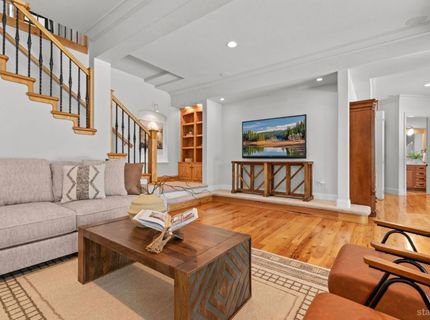 647 Eloise Avenue, South Lake Tahoe, CA 96150 Photo