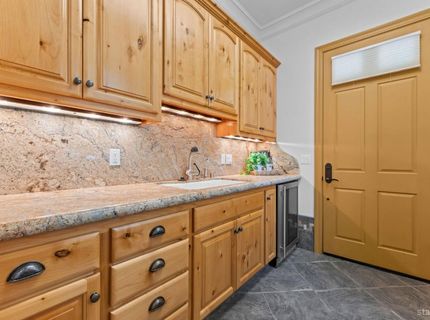 647 Eloise Avenue, South Lake Tahoe, CA 96150 Photo