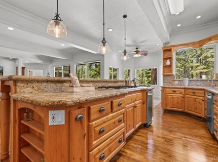 647 Eloise Avenue, South Lake Tahoe, CA 96150 Photo