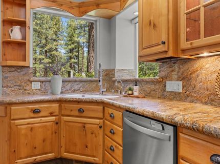 647 Eloise Avenue, South Lake Tahoe, CA 96150 Photo