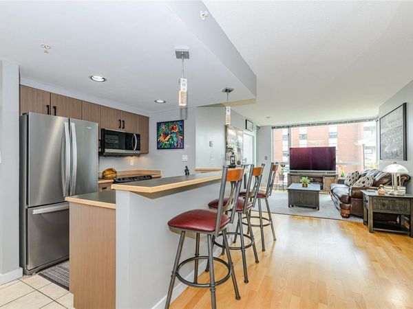 732 Cormorant St, Unit #705, Victoria, BC V8W 1P8