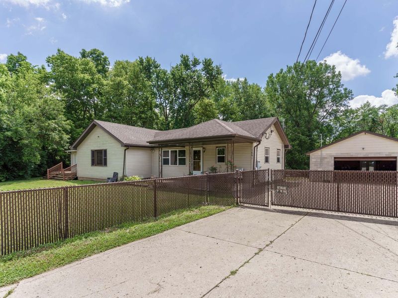 1691 Dyer Road , Grove City, OH 43123 Photo 3