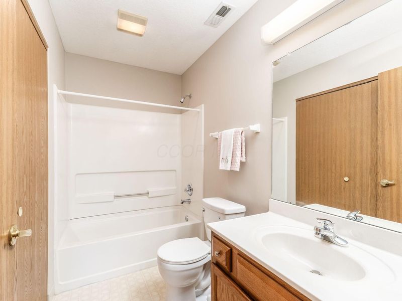 8605 Victoria Meadow Lane , Reynoldsburg, OH 43068 Photo 15