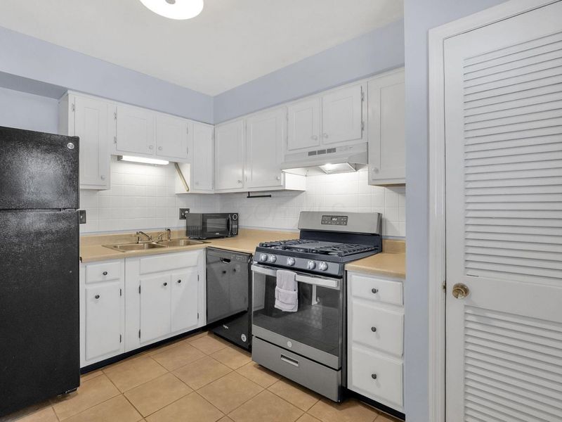 596 Dlyn Street, Unit H-5, Columbus, OH 43228 Photo 13