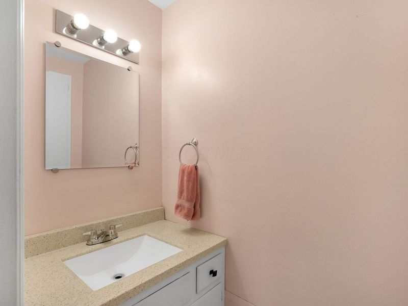 596 Dlyn Street, Unit H-5, Columbus, OH 43228 Photo 17