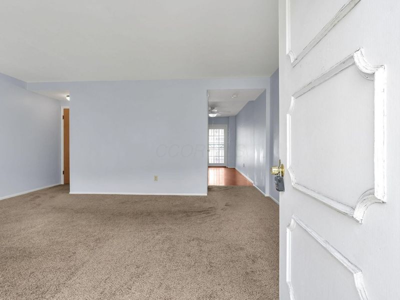 596 Dlyn Street, Unit H-5, Columbus, OH 43228 Photo 4