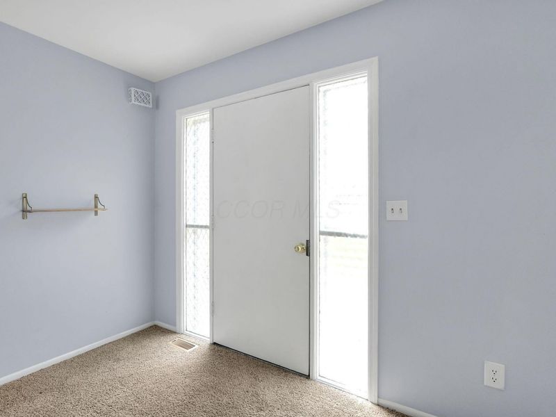 596 Dlyn Street, Unit H-5, Columbus, OH 43228 Photo 5