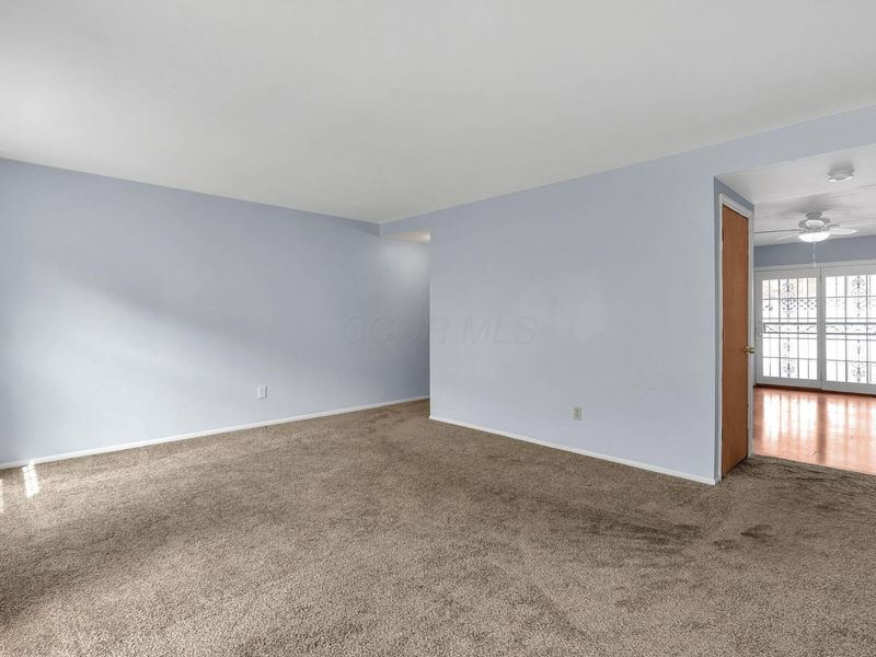 596 Dlyn Street, Unit H-5, Columbus, OH 43228 Photo 6