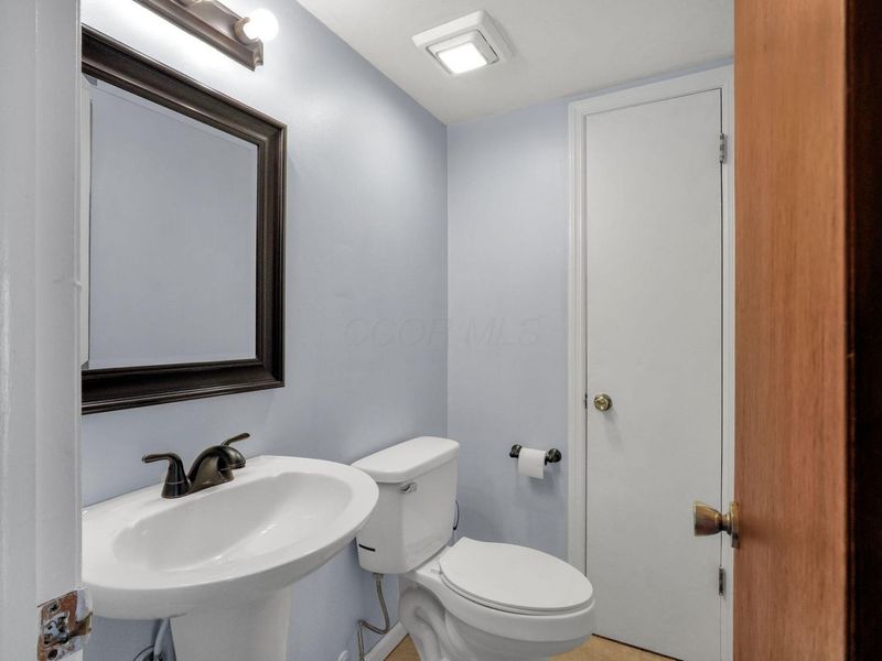 596 Dlyn Street, Unit H-5, Columbus, OH 43228 Photo 8