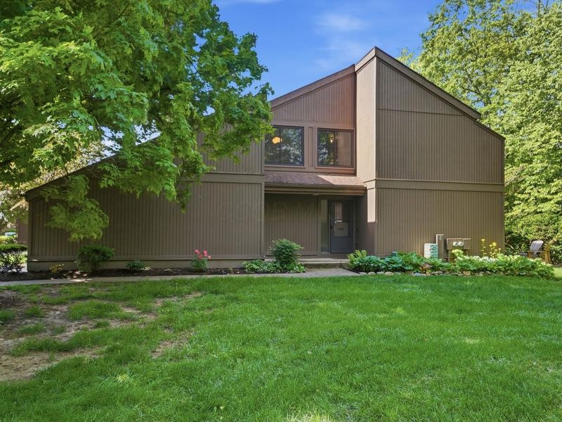 2110 Willowick Square, Unit D, Columbus, OH 43229 Photo 1