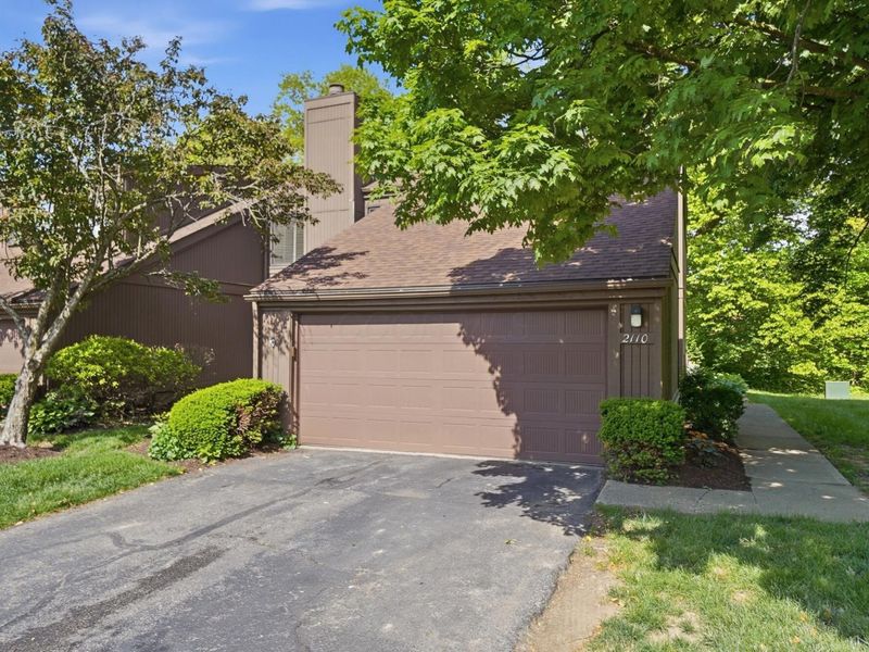 2110 Willowick Square, Unit D, Columbus, OH 43229 Photo 2