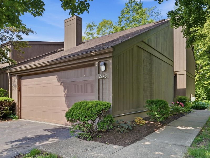 2110 Willowick Square, Unit D, Columbus, OH 43229 Photo 4