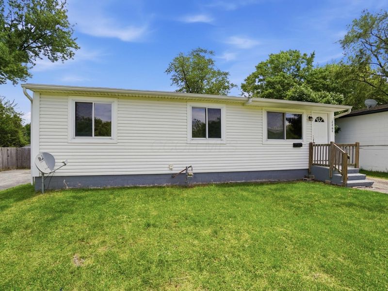 2264 Majestic Drive W, Columbus, OH 43232 Photo 1