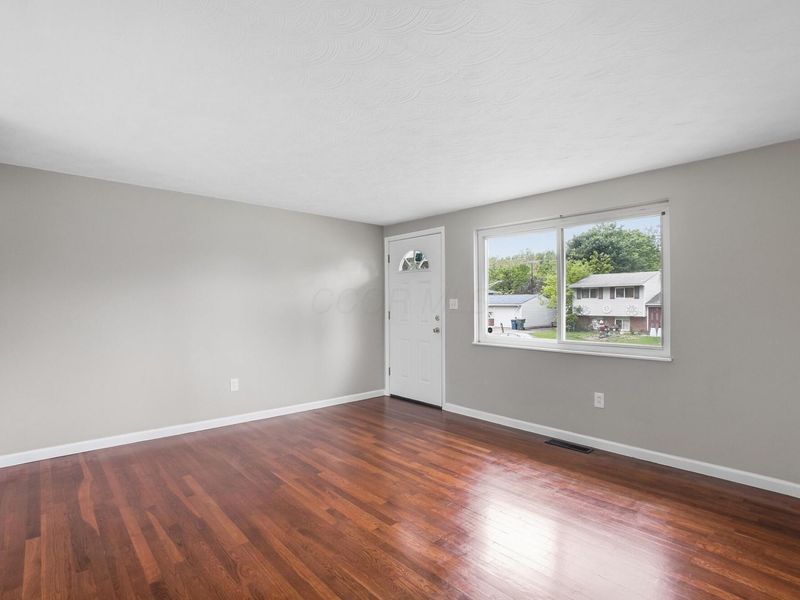 2264 Majestic Drive W, Columbus, OH 43232 Photo 4
