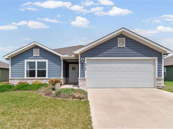 513 SE Carson Drive, Blue Springs, MO 64014