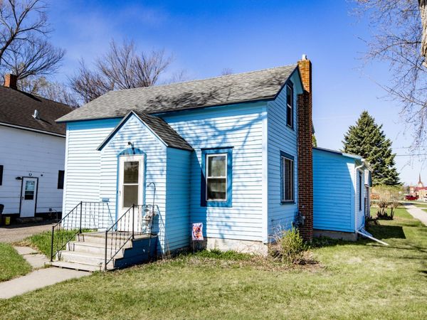 255 4th Avenue NE, Valley City, ND 58072