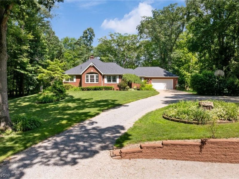10400 Stoneacre Street NW, Canal Fulton, OH 44614 Photo 2