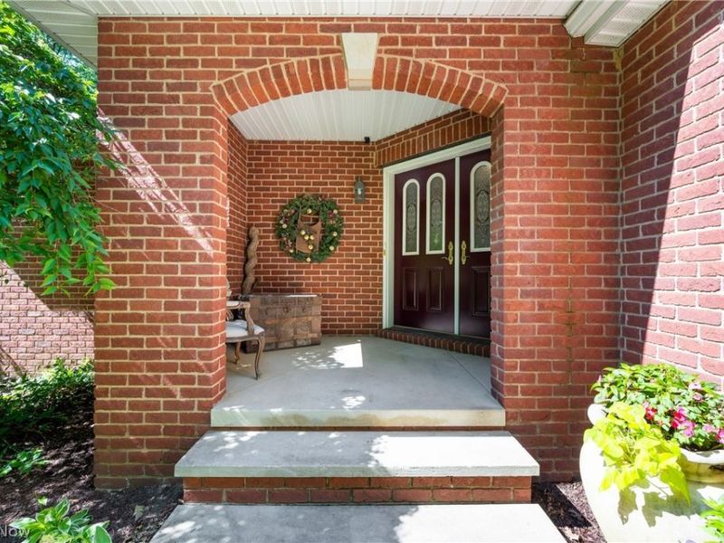 10400 Stoneacre Street NW, Canal Fulton, OH 44614 Photo 3