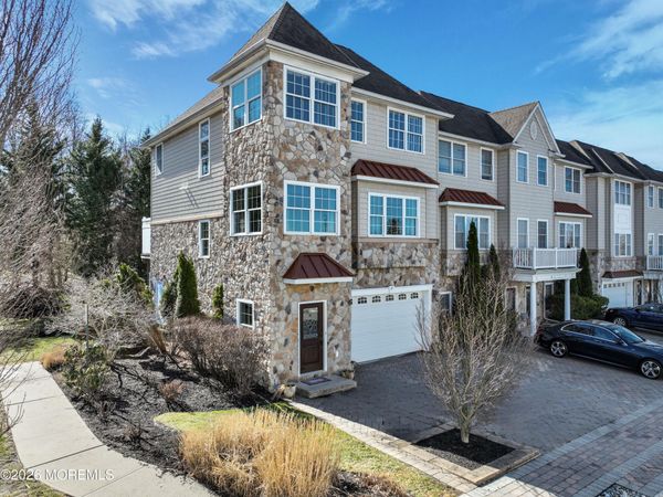 12 White Oak Lane, Unit 112, Aberdeen, NJ 07747