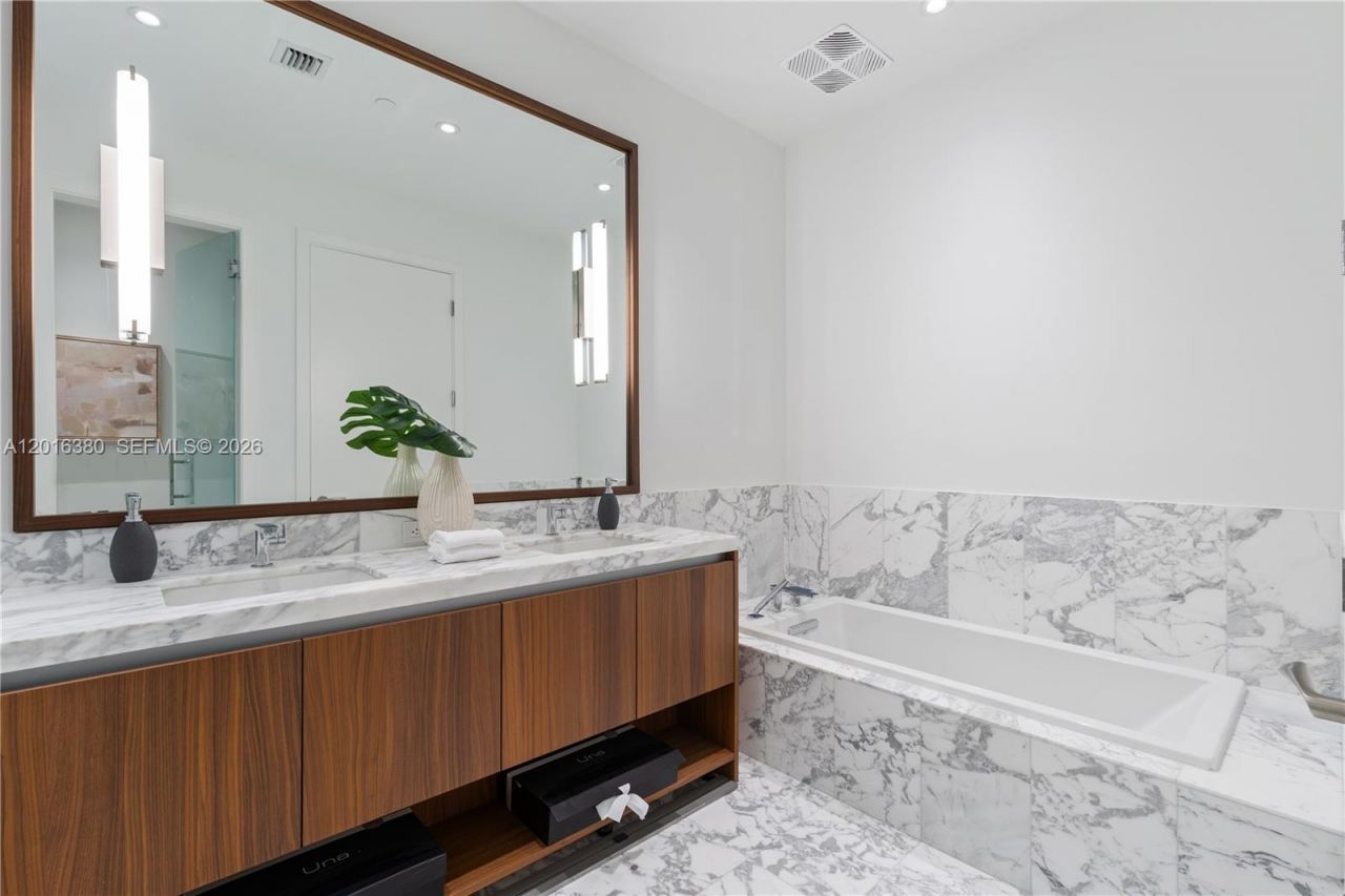 175 SE 25th Road, Unit 1601, Miami, FL 33129 Photo