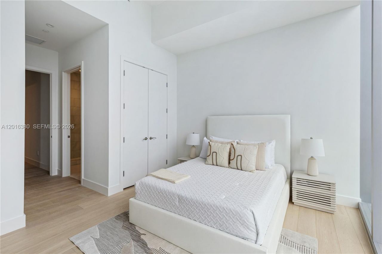 175 SE 25th Road, Unit 1601, Miami, FL 33129 Photo