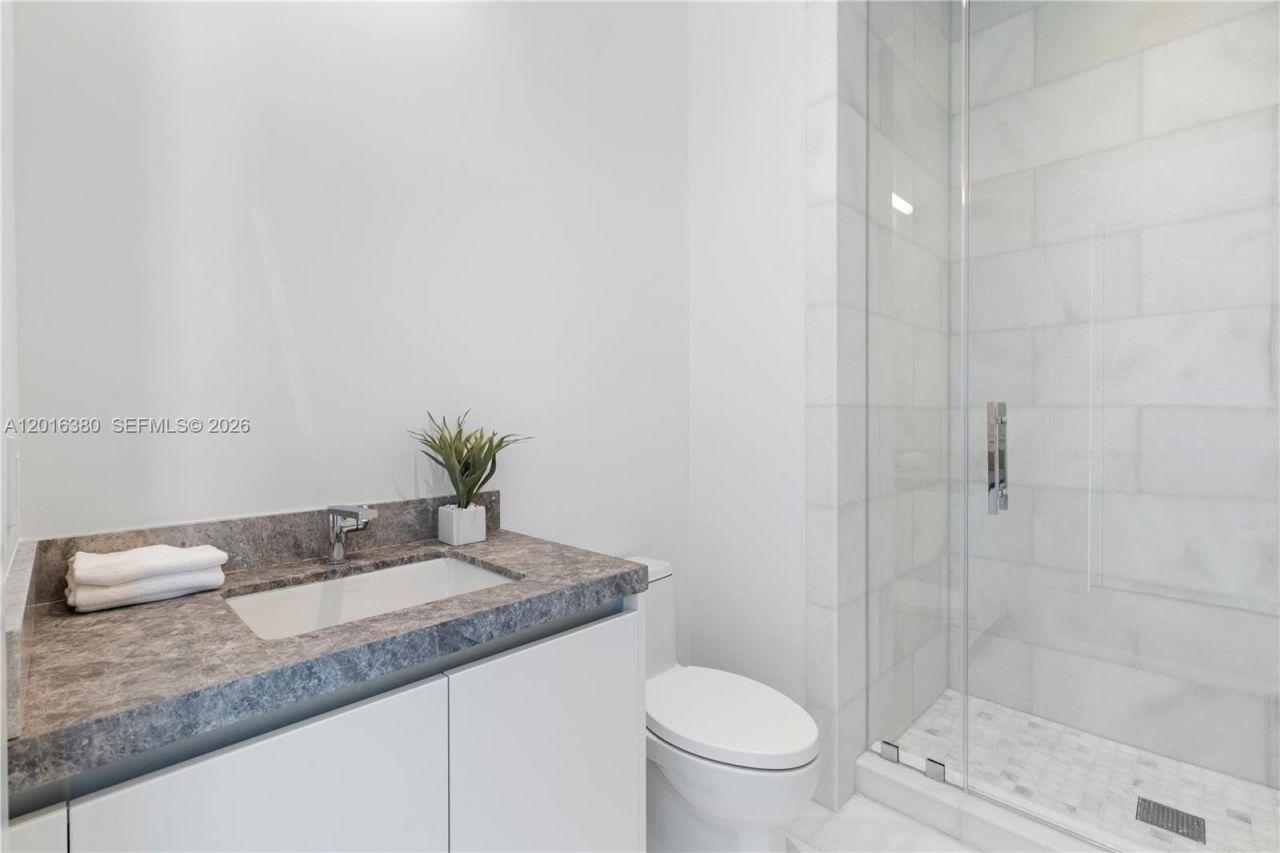 175 SE 25th Road, Unit 1601, Miami, FL 33129 Photo