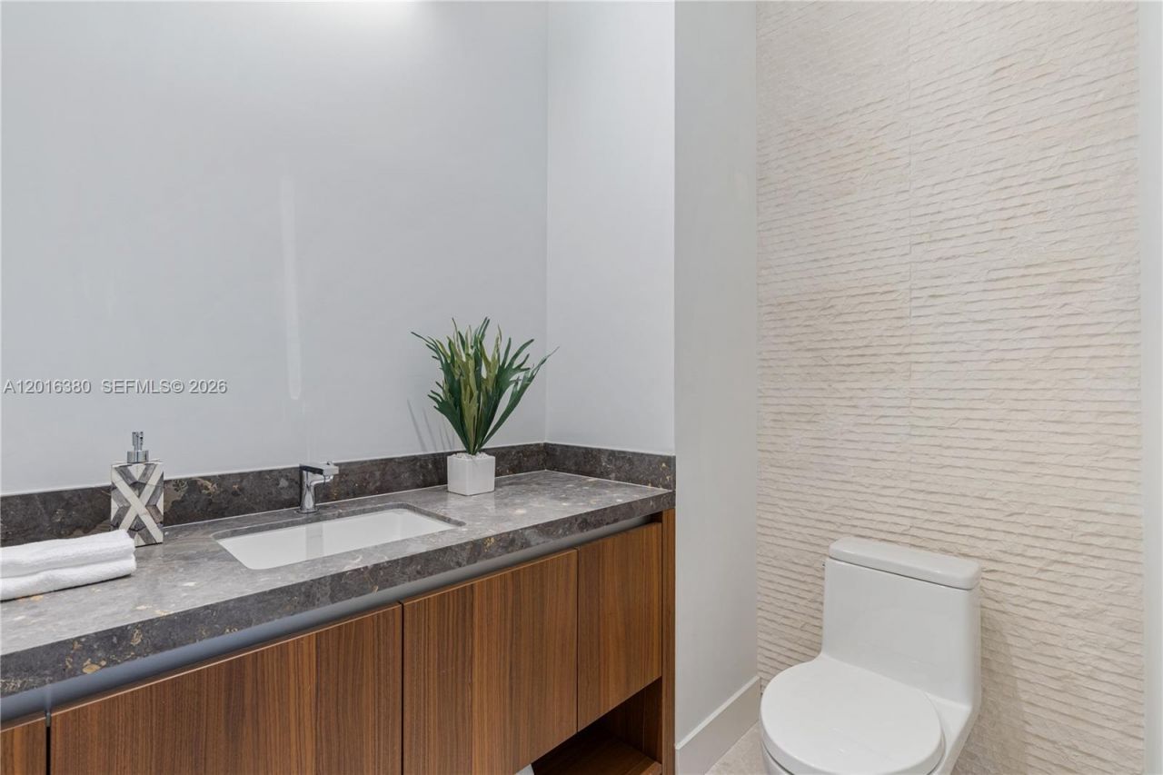 175 SE 25th Road, Unit 1601, Miami, FL 33129 Photo