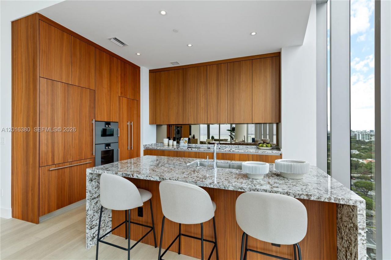 175 SE 25th Road, Unit 1601, Miami, FL 33129 Photo