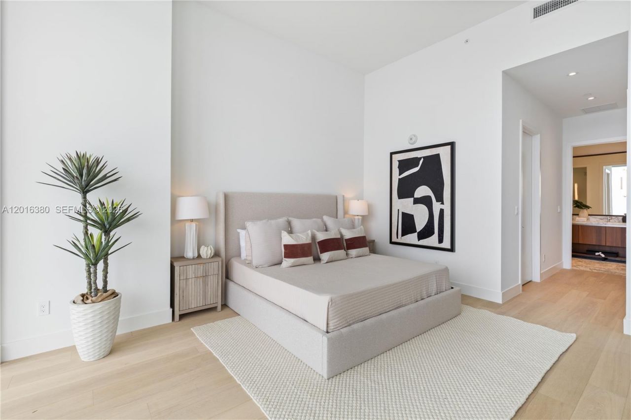 175 SE 25th Road, Unit 1601, Miami, FL 33129 Photo
