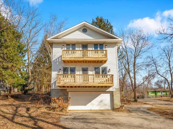 49 N Lake Avenue , Fox Lake, IL 60020