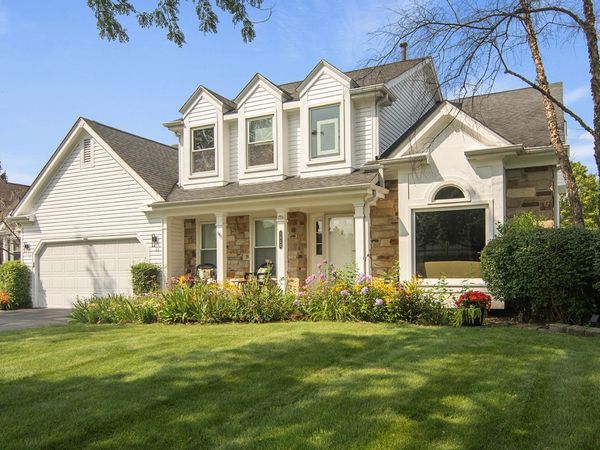 1412 Village Court , Buffalo Grove, IL 60089