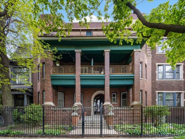 839 W Lakeside Place, Unit 1W, Chicago, IL 60640