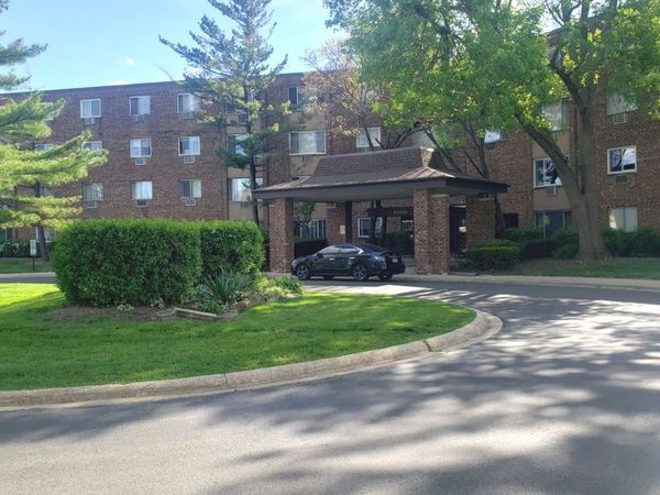 1500 Robin Circle, Unit 420, Hoffman Estates, IL 60169