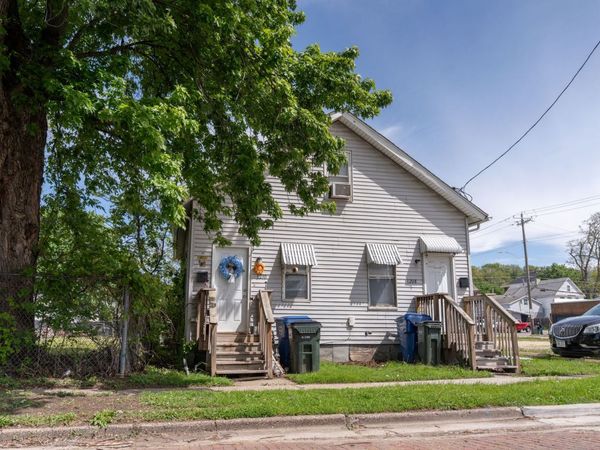 1208 W 5TH Street , Davenport, IA 52802