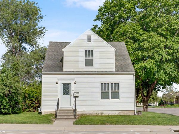 210 S Jefferson St., Mount Pleasant, IA 52641