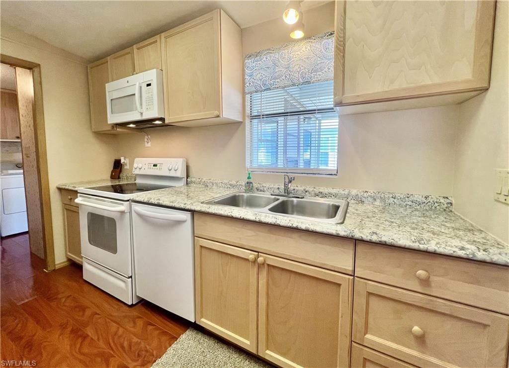 573 Cape Florida Ln, Naples, FL 34104 Photo