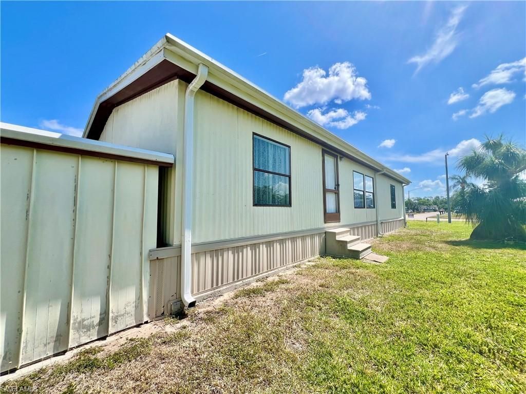 573 Cape Florida Ln, Naples, FL 34104 Photo
