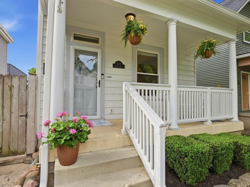 577 Bradley Street, Columbus, OH 43201 Photo 2
