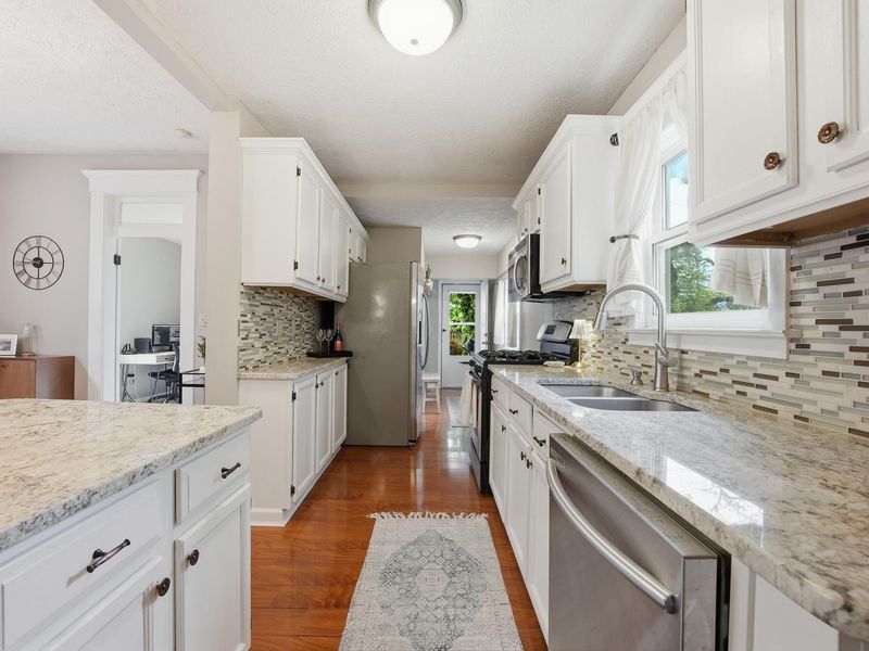 577 Bradley Street, Columbus, OH 43201 Photo 9