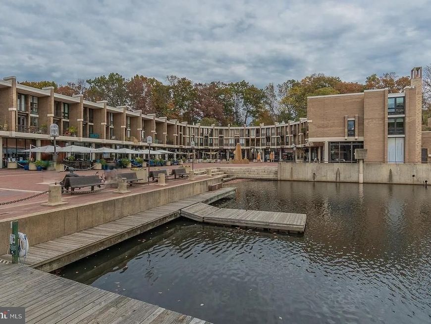 1604 Washington Plaza N , Reston, VA 20190 Main Photo