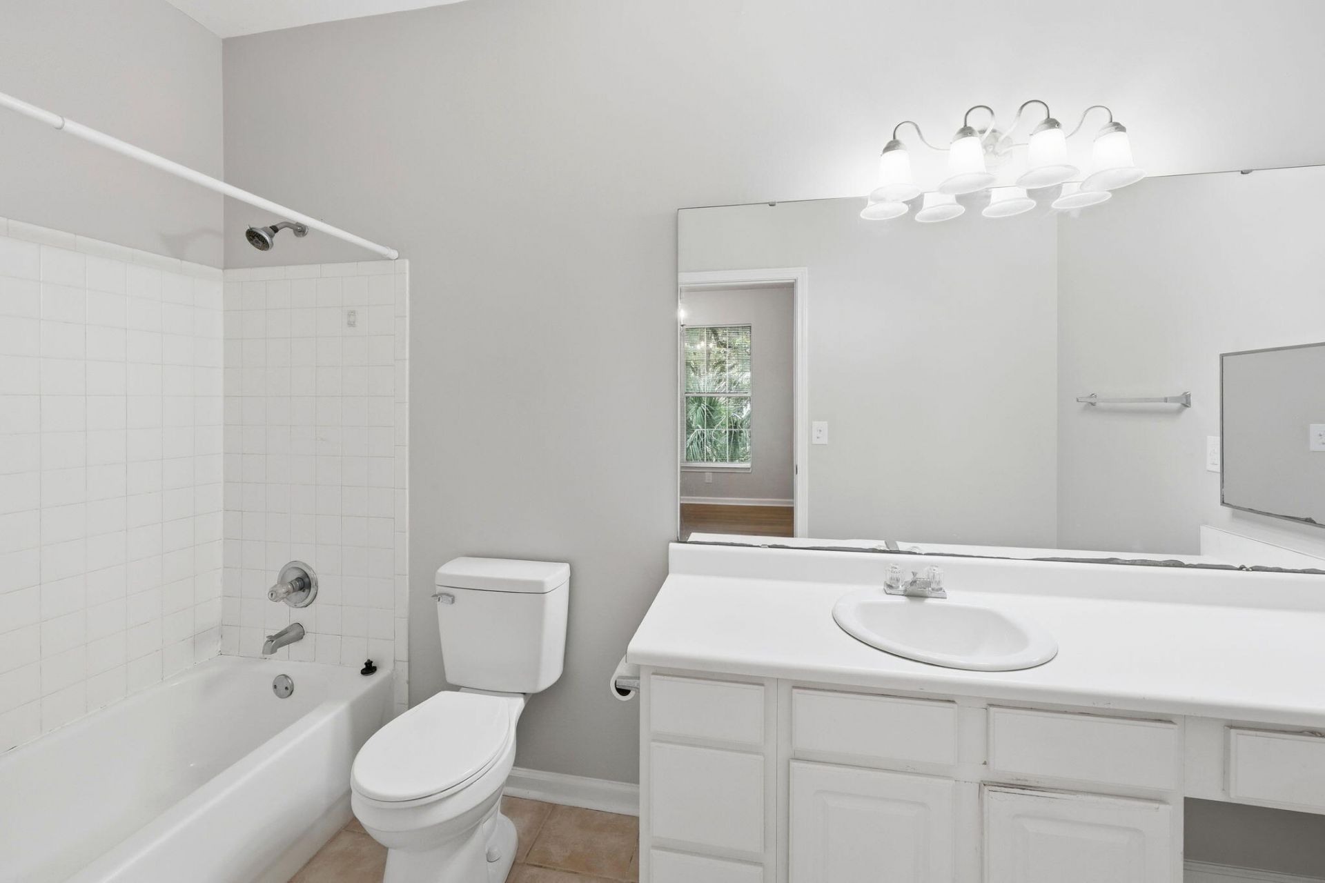1600 Long Grove Drive Photo 10