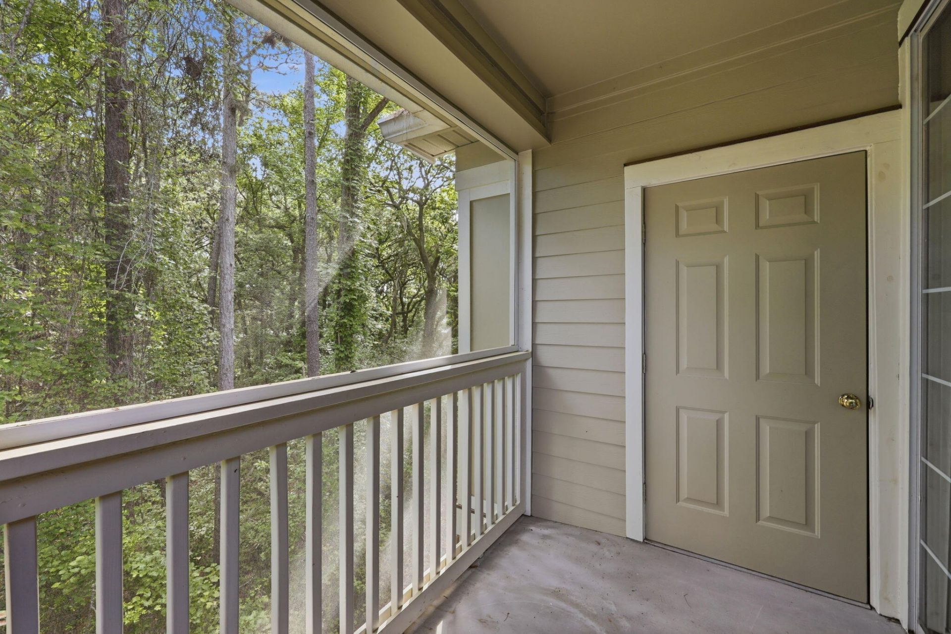 1600 Long Grove Drive Photo 13